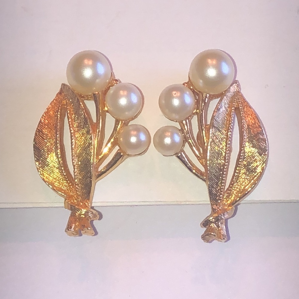 Elegant Vintage Gold Tone and Faux Pearl Leaf Earrings